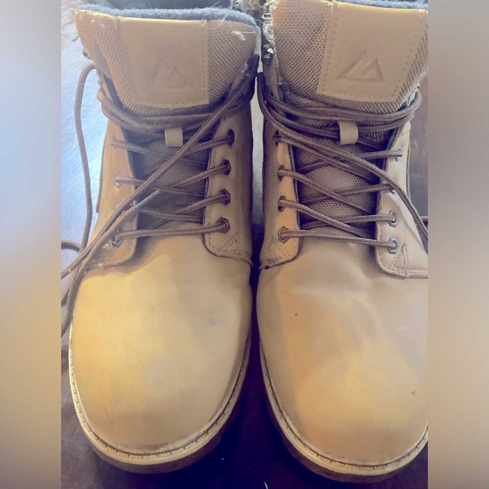 Men’s or ladies size 10 hiking high top boots